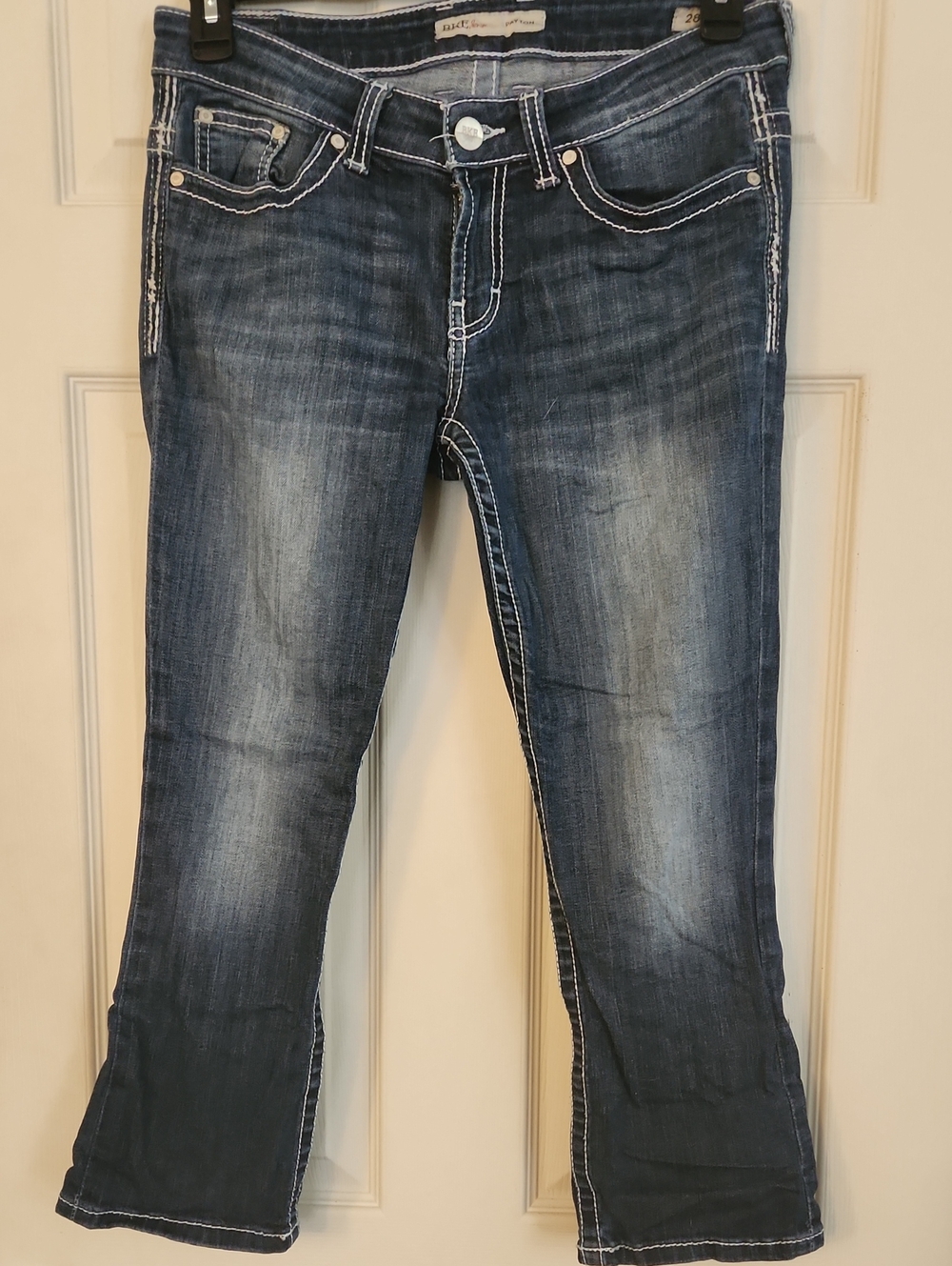 BKE Women's Cropped Jeans in Faded Blue with Contrast Stitching